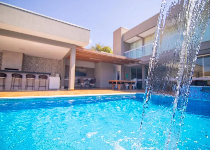 Sobrado Luxuoso C/ 3 Suites E Piscina Quente