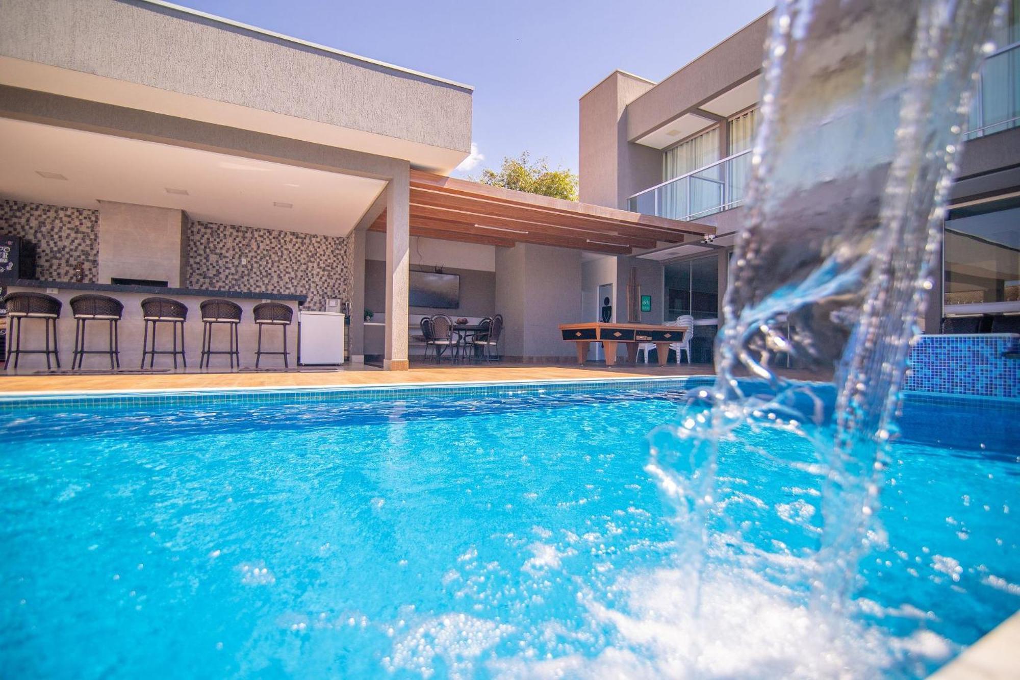 Sobrado Luxuoso C/ 3 E Piscina Quente