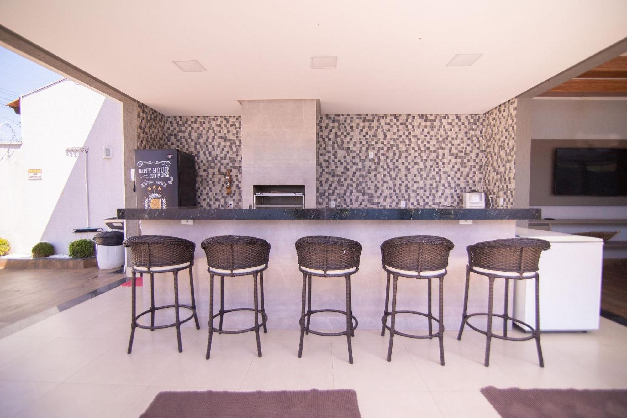 Sobrado Luxuoso C/ 3 E Piscina Quente