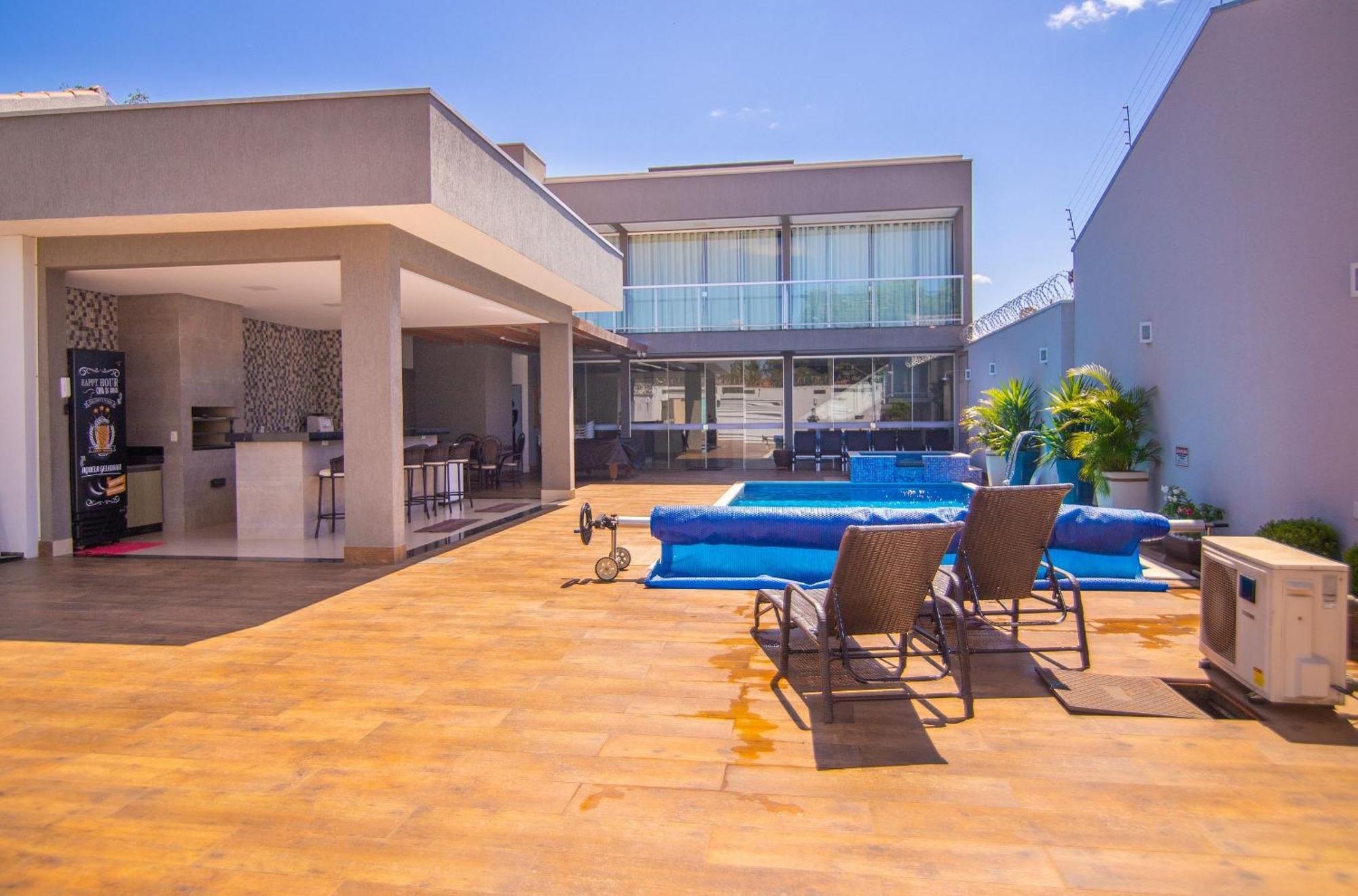 Sobrado Luxuoso C/ 3 E Piscina Quente Caldas Novas